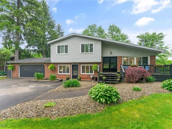 415 Sunset Dr, Brookfield, OH 44403