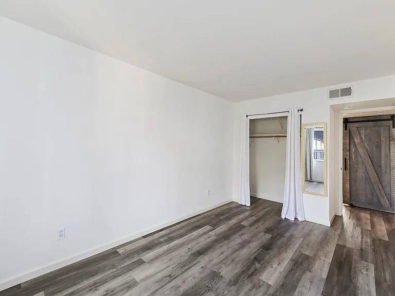 3849 Vineyard Ave #B — Photo 16