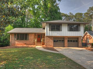 2165 Sandgate Cir, Atlanta, GA 30349