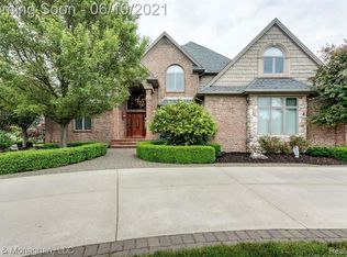 18 Old Course Rd, Saint Clair, MI 48079