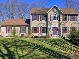 27 Saddle Ct, Prospect, CT 06712
