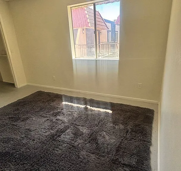 700 W University Dr — Photo 11