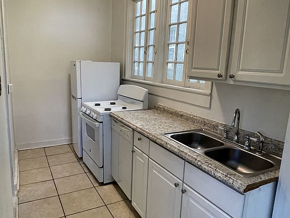 5th image of 7820 Saint Charles Ave