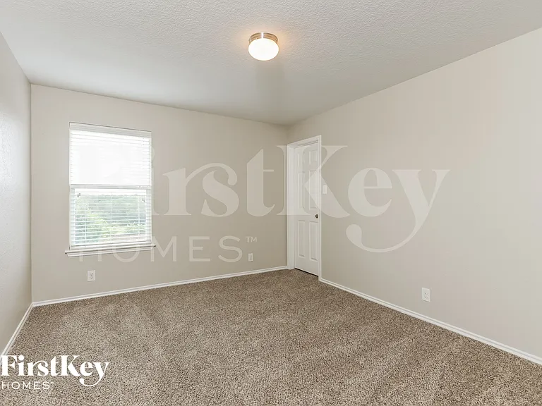 466 Dolly Dr — Photo 12