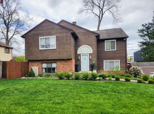 5 Saddle Rd, Norwalk, CT 06851