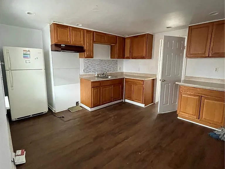 551 Sumner Ct — Photo 6