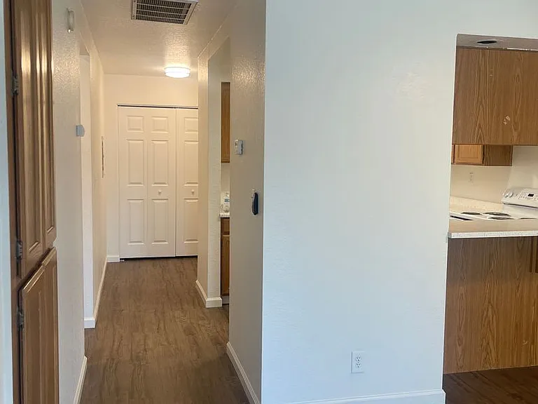 720 Sunrise Ave — Photo 2