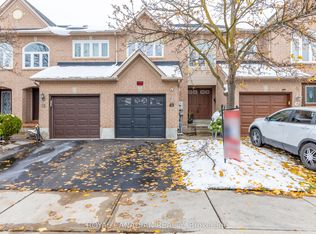 49 Goldenlight Cir #32, Brampton, ON L6X4N6