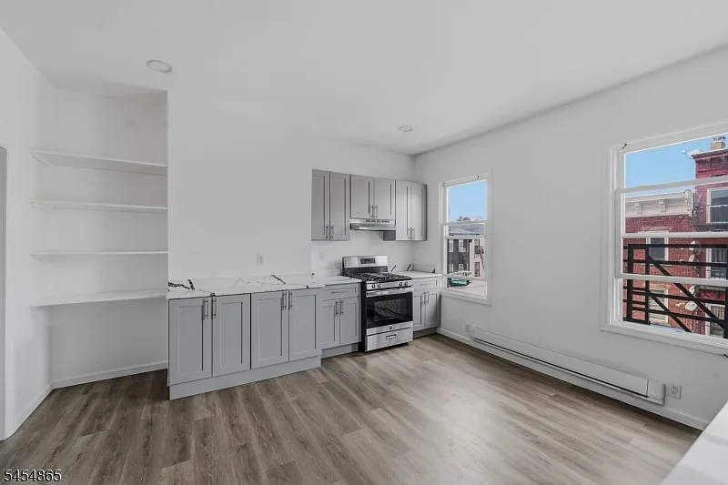 1 bed, 1.0 bath, $1,450 — Photo 2