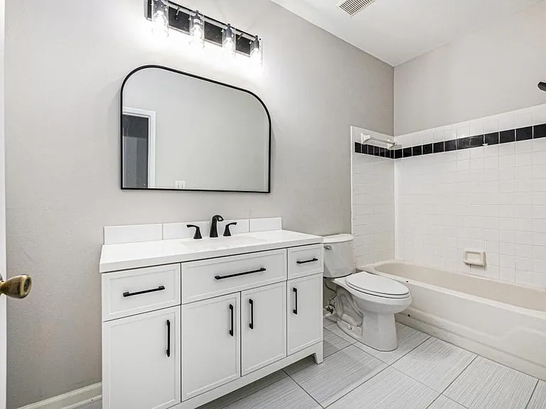 2125 Chatelain Way — Photo 15