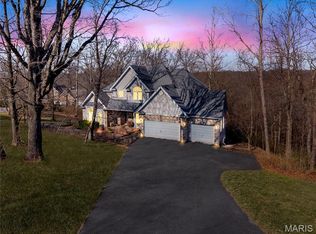 364 Whispering Forest Ln, Pacific, MO 63069