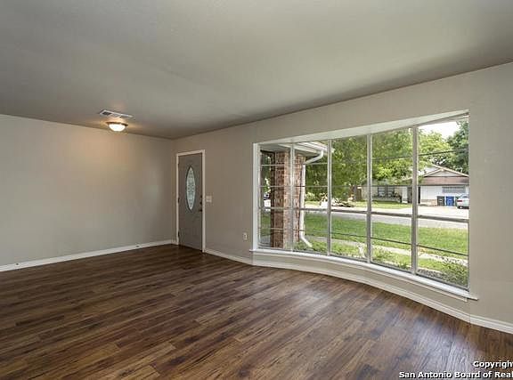 2nd image of 2638 Lakeledge St
