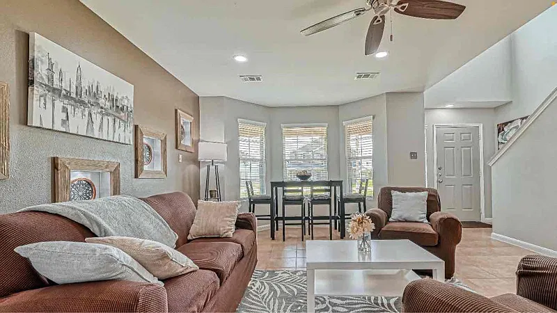 4 bed, 1700 sqft, $825 — Photo 2
