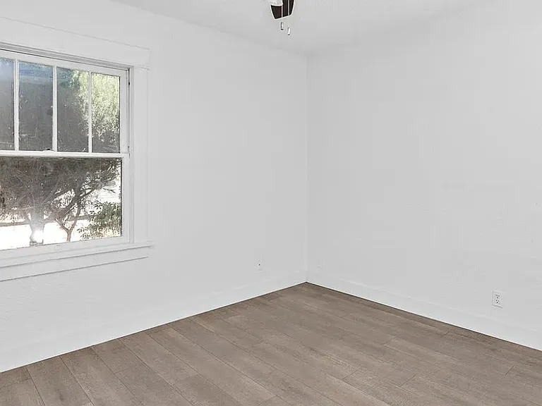 135 Davis Ave #1 — Photo 7