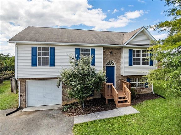 3rd image of 235 Sequoia Circle