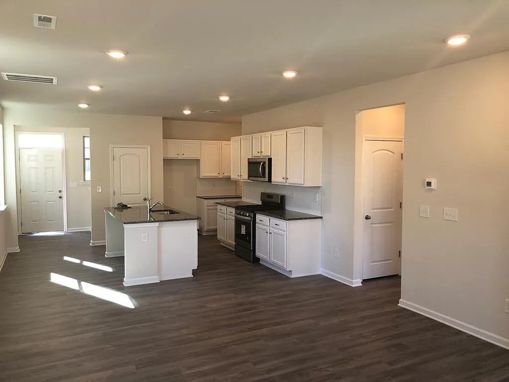 Building Photo - 3022 Weddington Pointe Dr