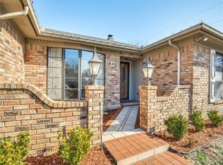 601 Evans Dr, Euless, TX 76040