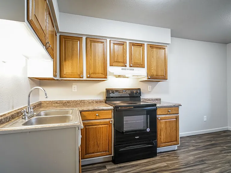 Willow Lake Apartments — Photo 22