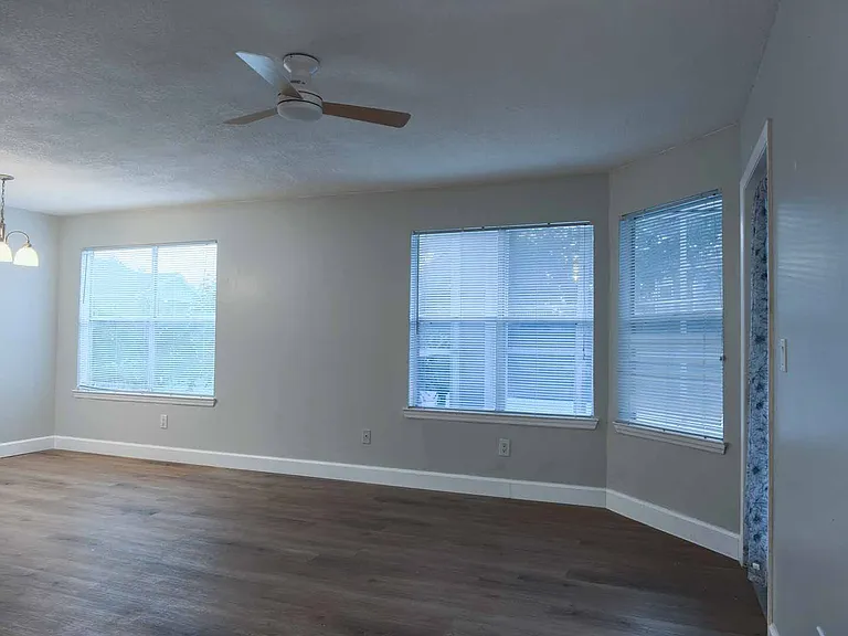 2593 Grassy Point Dr — Photo 3
