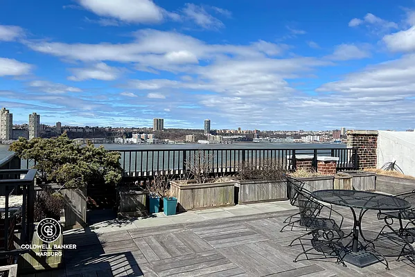 Sold by Coldwell Banker Warburg | media 36