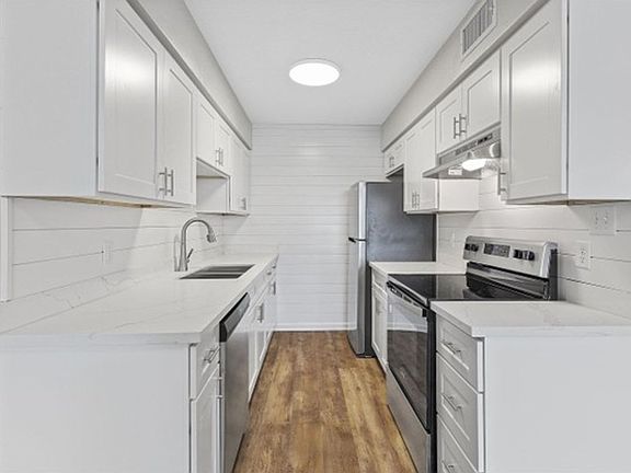 4th image of 270 Bruce Cir #11