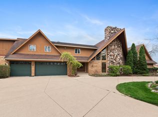 607 Berkshire Ct, Downers Grove, IL 60516