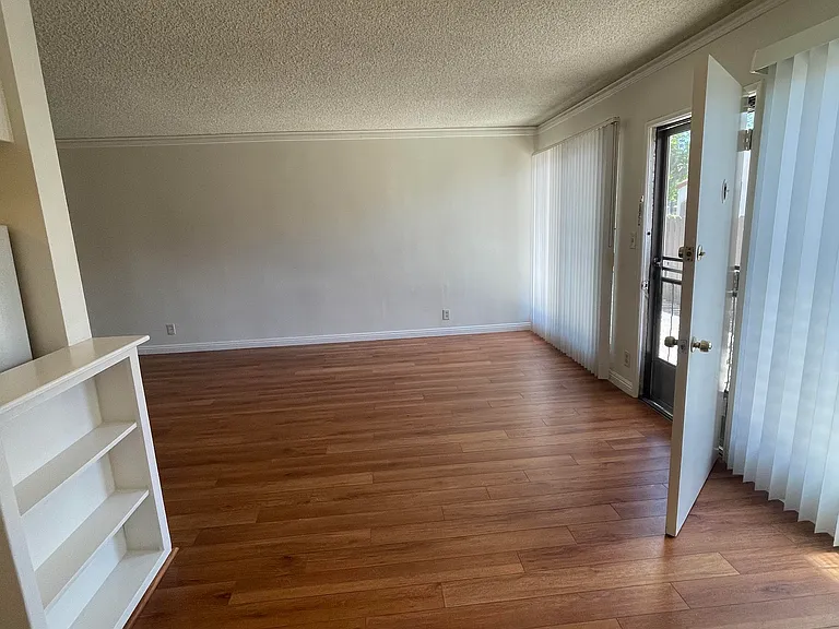 1607 N Harvard Blvd #2 — Photo 5