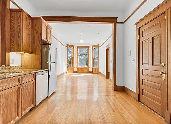3rd image of 518 W Fullerton Pkwy #G