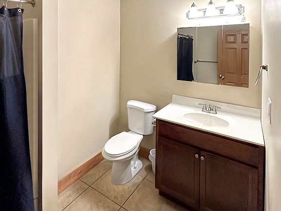 4th image of 81 Fall St Suite 3