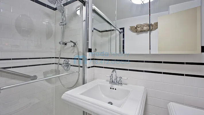 Sold by Moda Realty | media 4