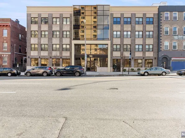 90 Clinton Ave, Newark, NJ 07114