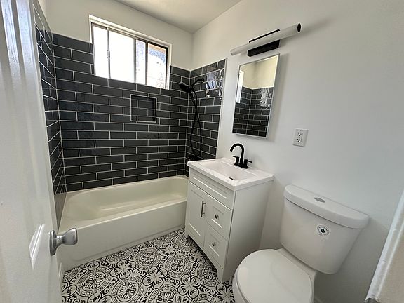 2nd image of 1001 Gay St APT 5