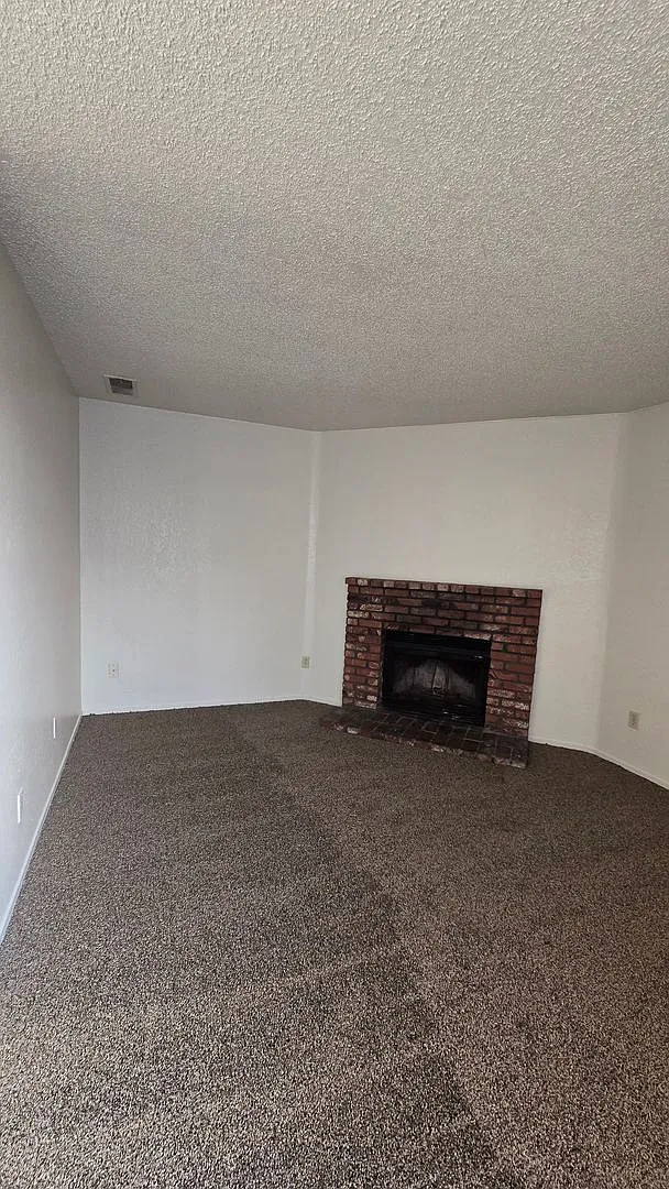 Building Photo - 2323 Chester Ln #5
