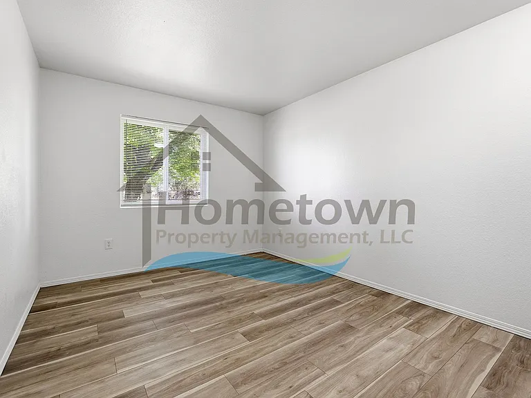 703 N Compton St — Photo 70
