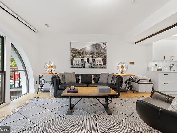 4th image of 2701 Hume Dr #400