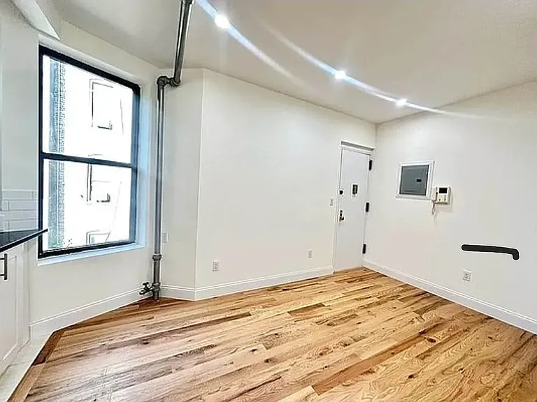 27 Morton St #86 — Photo 3