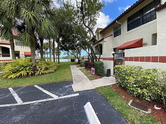 2nd image of 807 Republic Ct