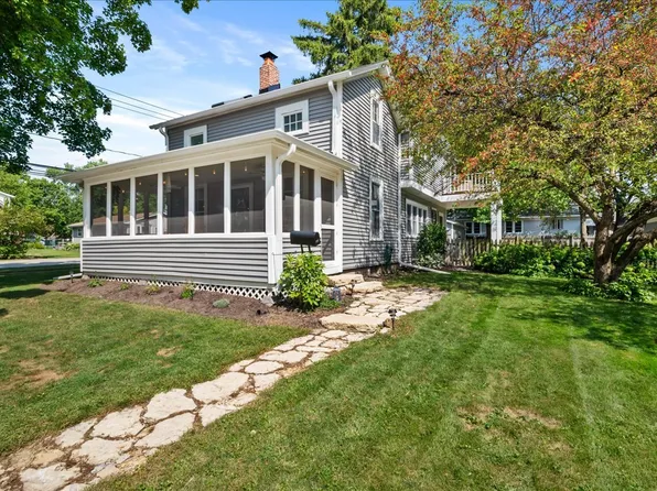 127 Garfield St, Geneva, IL 60134