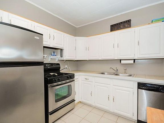 4th image of 3449 32nd Ave S