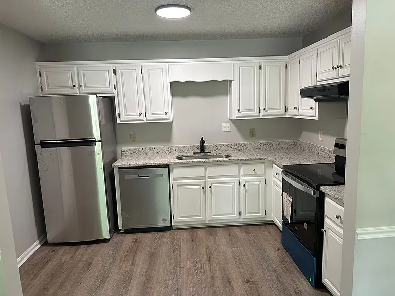 121 Winthrop Way — Photo 4