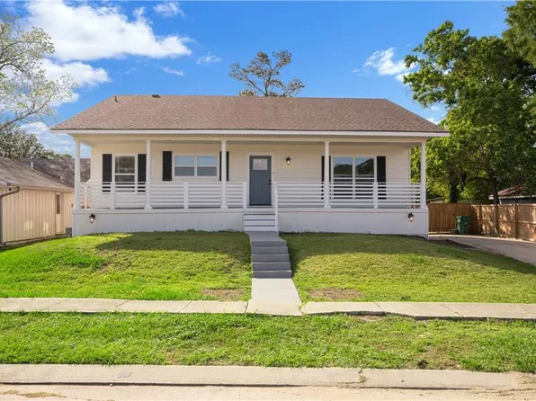 208 Amapola Cir, Gretna, LA 70056