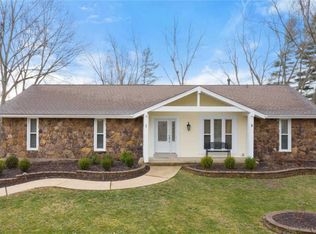 15560 Clover Ridge Dr, Chesterfield, MO 63017