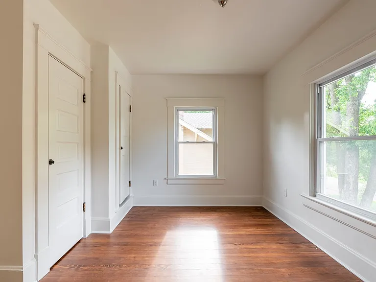 528 E Normal St — Photo 21