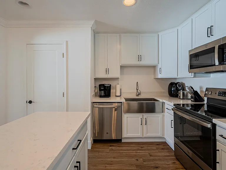 1616 N Markdale — Photo 32