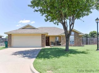 110 Stonebridge St, Burkburnett, TX 76354