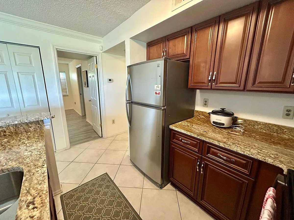 Building Photo - 2400 Feather Sound Dr #827