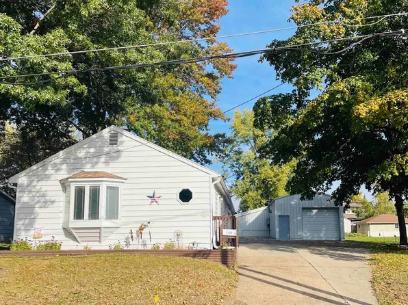 1113 10th Ave E, Oskaloosa, IA 52577