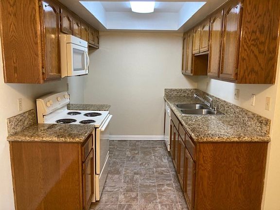 3rd image of 211 W Verdugo Ave #204