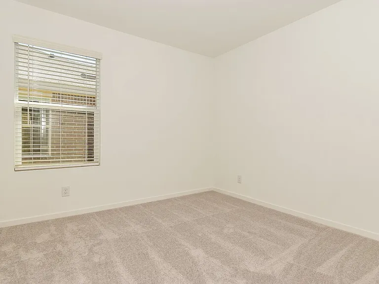 1718 Crossbill St — Photo 13
