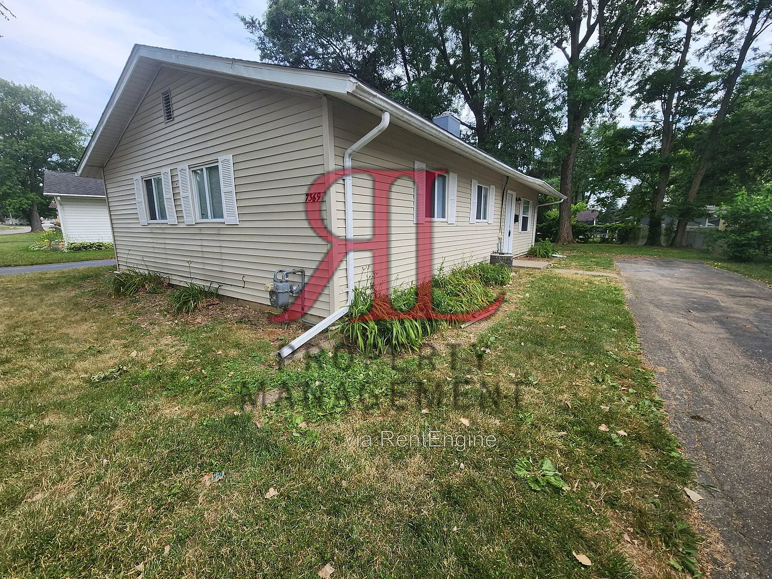 3 bed, 1.0 bath, 1025 sqft, $1,449 — Photo 2